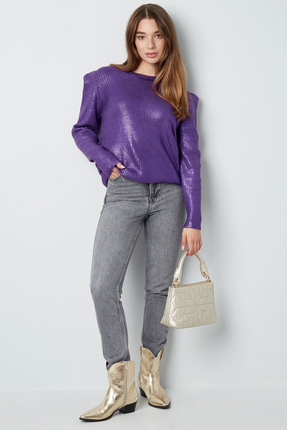 Gestrickter Stadtpullover in Metallic-Optik – Schwarzgold h5Bild10